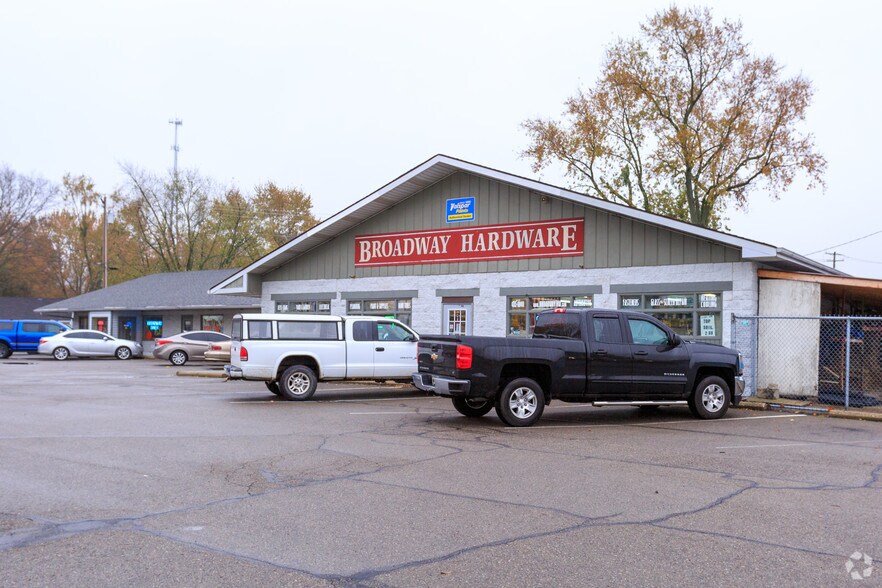 Primary Photo Of 418-426 E Broadway St, Fortville Storefront For Lease