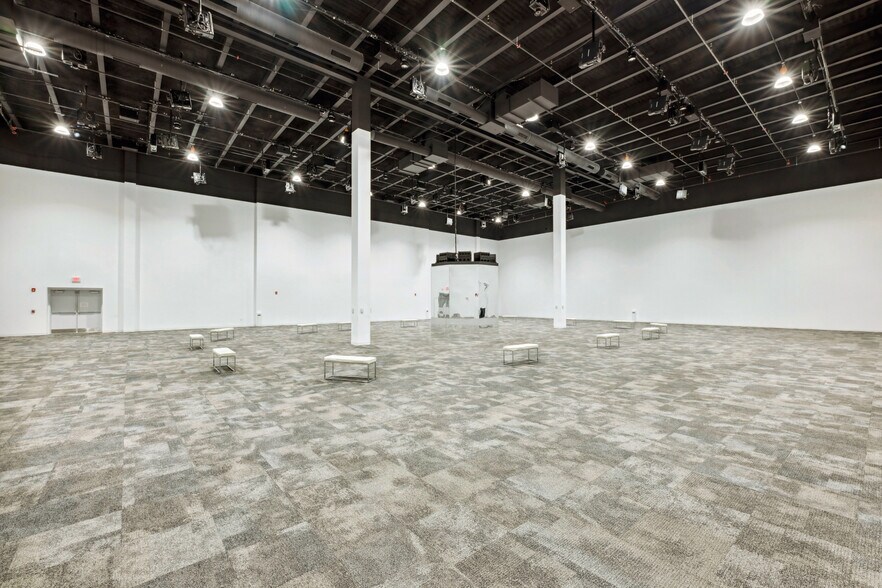 More Photos Of 159 Armour Dr NE, Atlanta Showroom For Lease