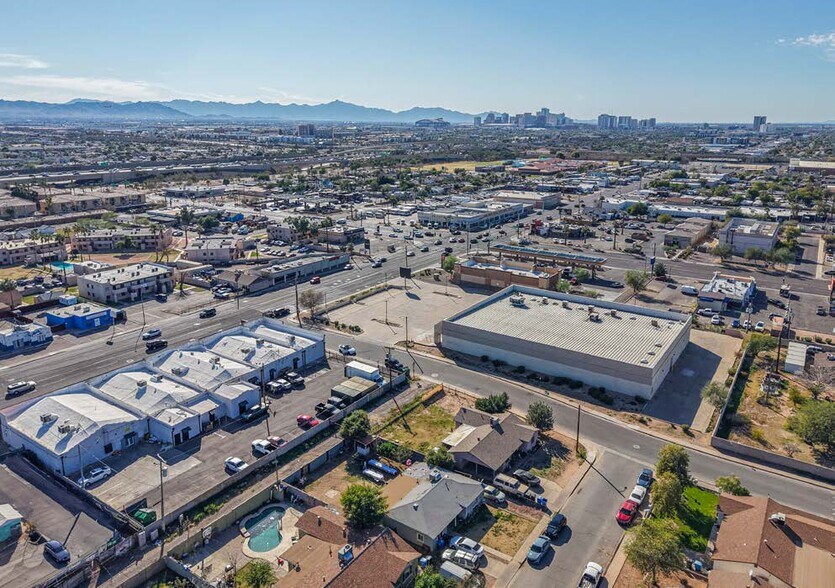More Photos Of 2424 E McDowell Rd, Phoenix Freestanding For Lease