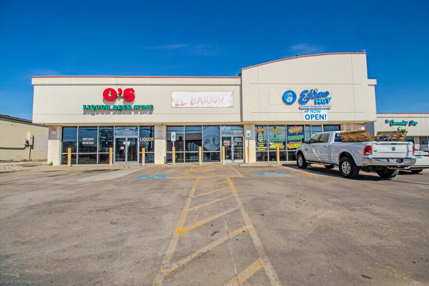 More Photos Of 2705 NE 28th St, Fort Worth Storefront For Sale