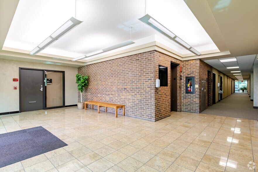 More Photos Of 800 Roosevelt Rd, Glen Ellyn Unknown For Lease