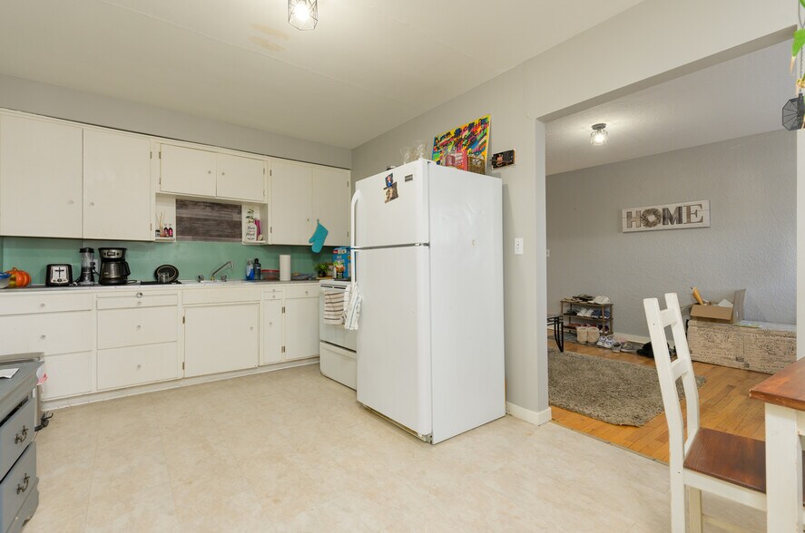 More Photos Of 9452 Fletcher St, Chilliwack Apartments For Sale