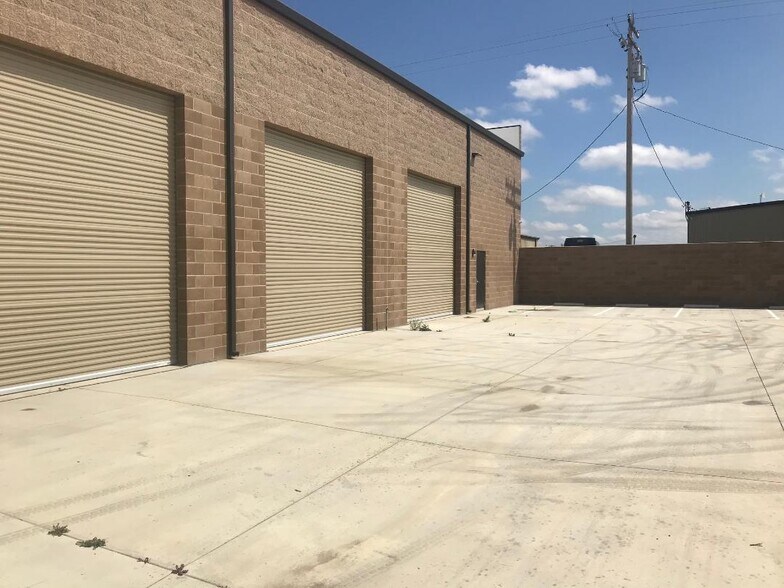 More Photos Of 1650 Olympic Dr, Turlock Warehouse For Lease