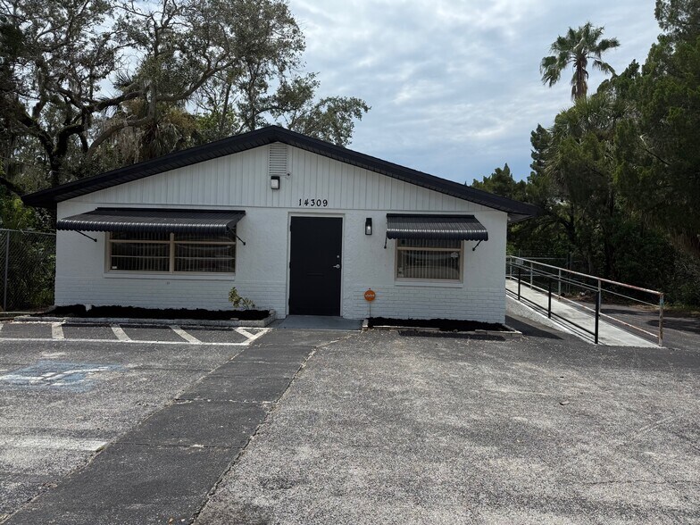 Primary Photo Of 14309 Old Dixie Hwy, Hudson Office For Sale