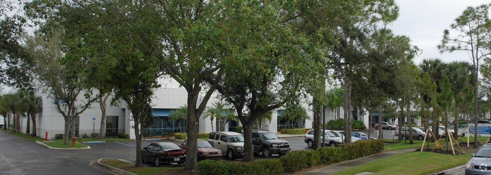 More Photos Of 13801-13807 NW 4th St, Sunrise Warehouse For Lease
