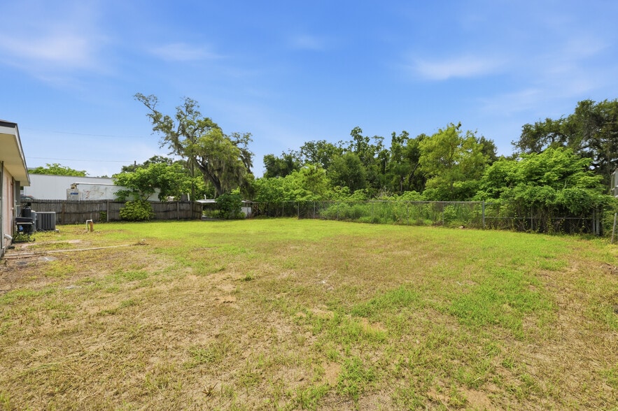 More Photos Of 7113 Causeway Blvd, Tampa Auto Dealership For Sale