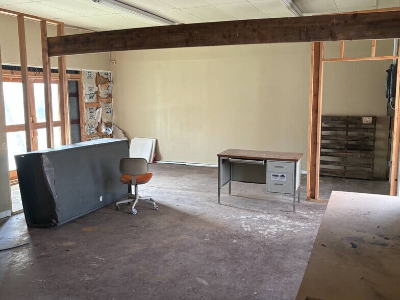 More Photos Of 4625 Pine St, Columbiaville Auto Dealership For Sale