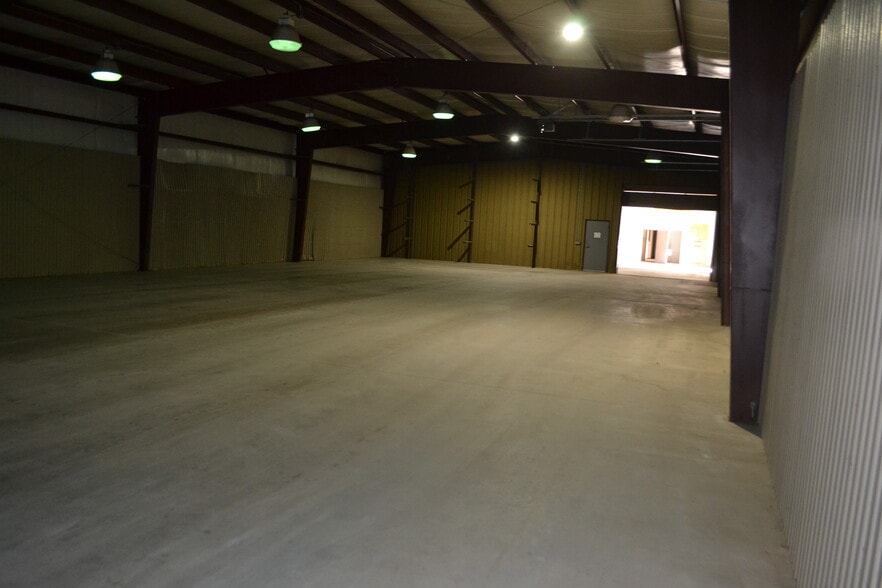 More Photos Of 6002 Saxon Ave, Weston Distribution For Lease