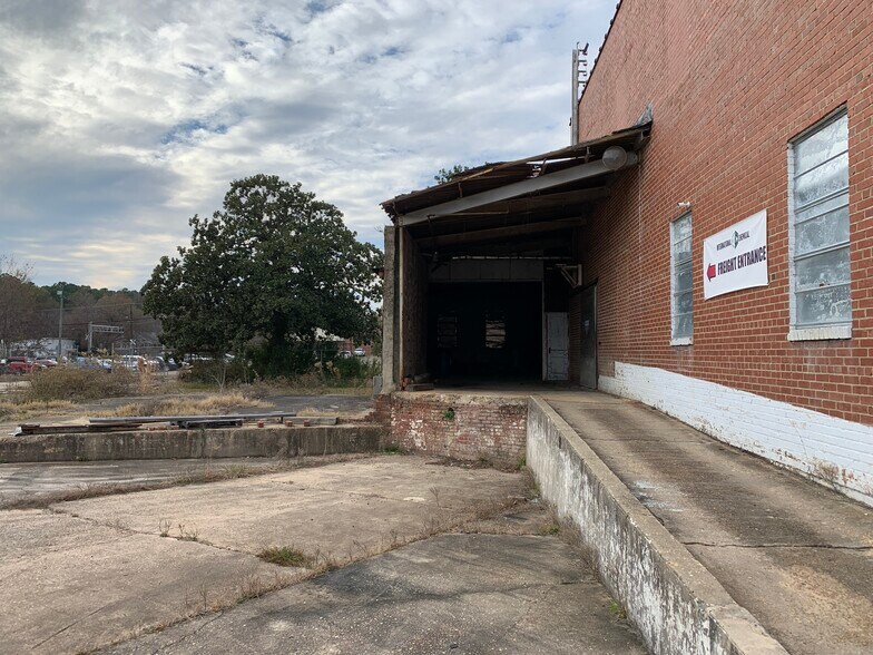 More Photos Of 402 E Rose St, Sanford Warehouse For Sale