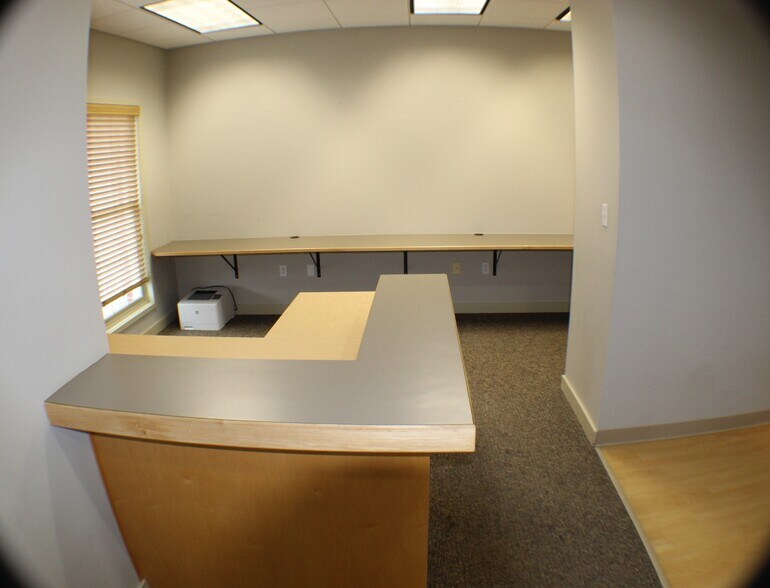 More Photos Of 3432 W Truman Blvd, Jefferson City Office For Sale