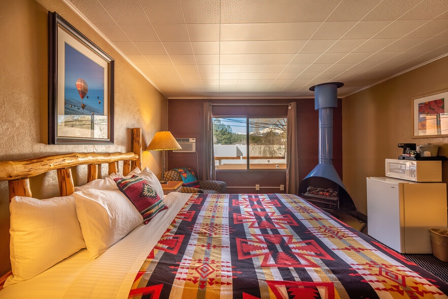 More Photos Of 627 Sudderth Dr, Ruidoso Hotel For Sale