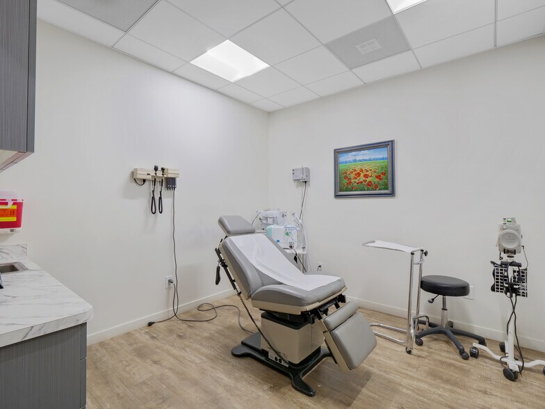 More Photos Of 19100 Ventura Blvd, Tarzana Storefront Retail Office For Sale