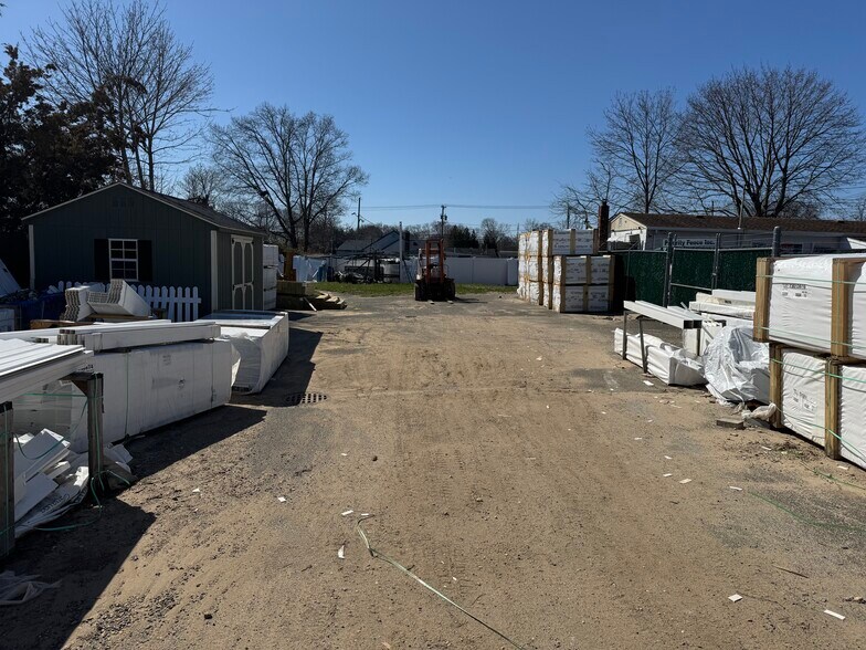 More Photos Of 40 Granny Rd, Farmingville Freestanding For Sale