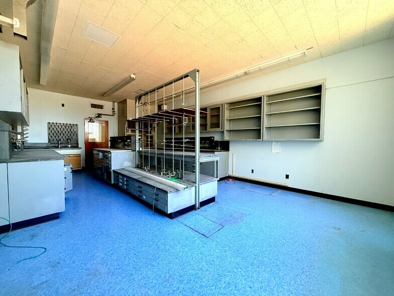 More Photos Of 600 Avenue S NW, Winter Haven Research And Development For Sale
