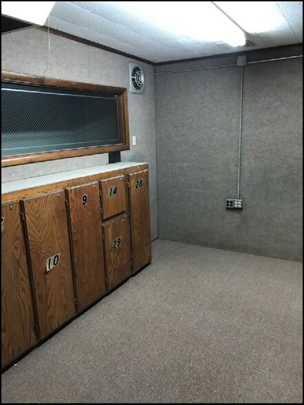 More Photos Of 7 W Broadway St, Ardmore Office For Sale