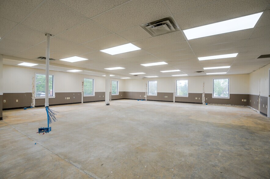 More Photos Of 3900 S 7th St, Terre Haute Office For Sale