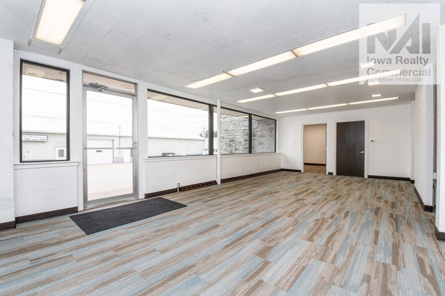 More Photos Of 115 30th Street Dr SE, Cedar Rapids Freestanding For Lease
