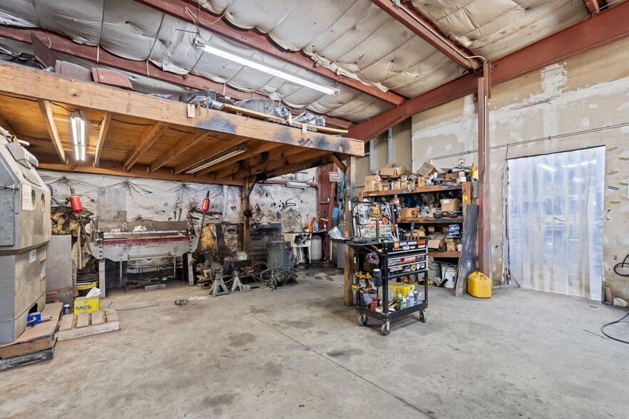 More Photos Of 4704 N College Rd, Castle Hayne Warehouse For Lease