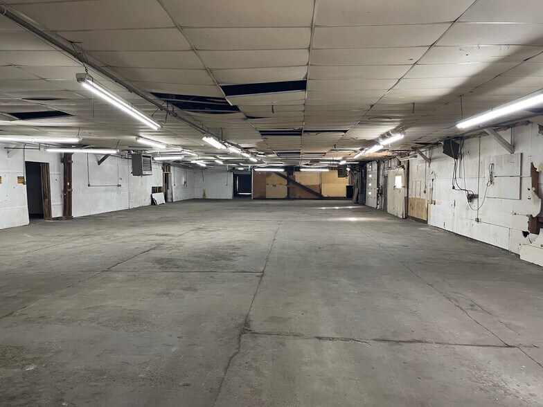 More Photos Of 105 N 9th Ave, Evansville Warehouse For Sale