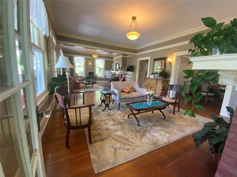 More Photos Of 606 E Oak St, Arcadia Hospitality For Sale