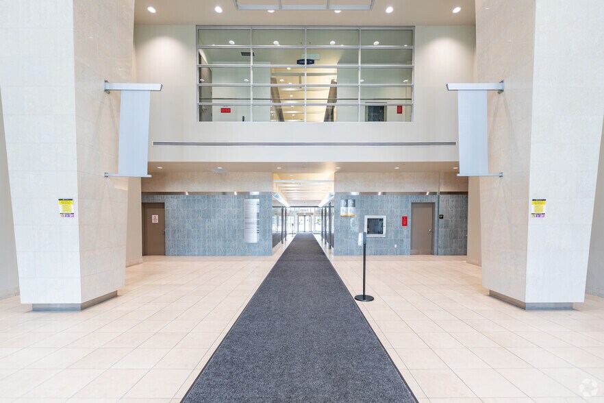 More Photos Of 5800 Hurontario St, Mississauga Office For Lease