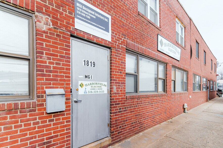 More Photos Of 1819 Gilford Ave, New Hyde Park Warehouse For Lease