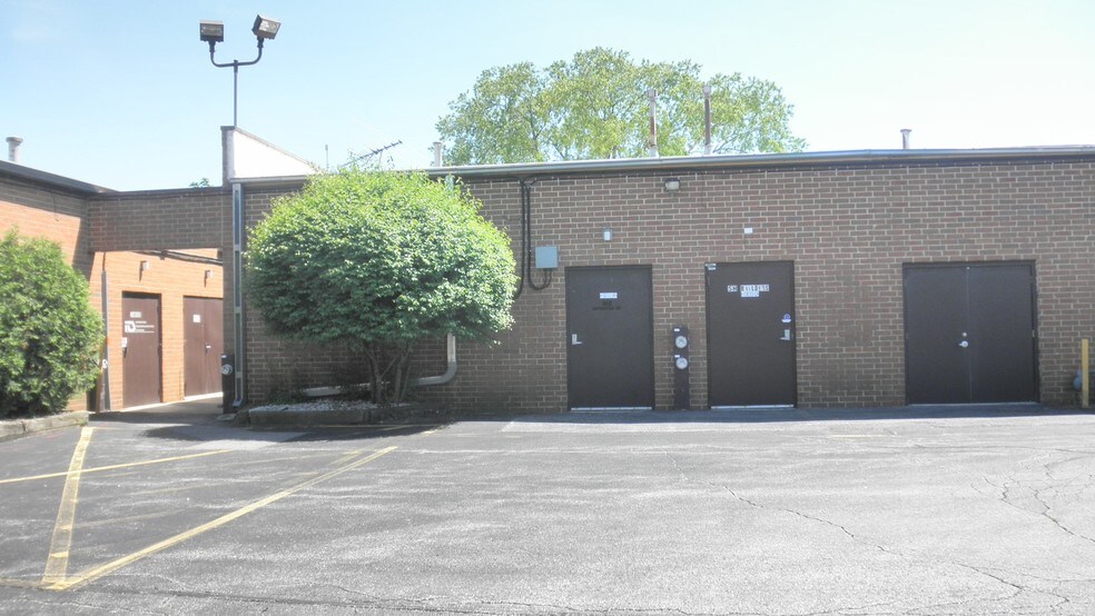 More Photos Of 4300 Lincoln Ave, Rolling Meadows Showroom For Sale