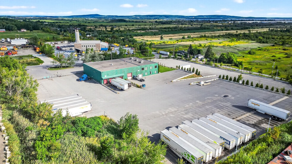 More Photos Of 500 Montée Labossière, Vaudreuil-dorion Service For Sale