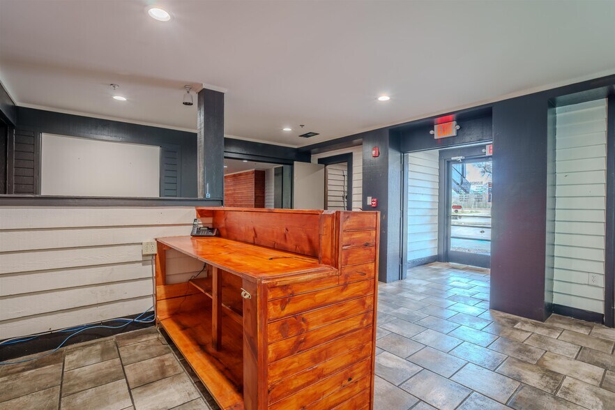 More Photos Of 4840 Hatch Blvd, Muscle Shoals Restaurant For Sale