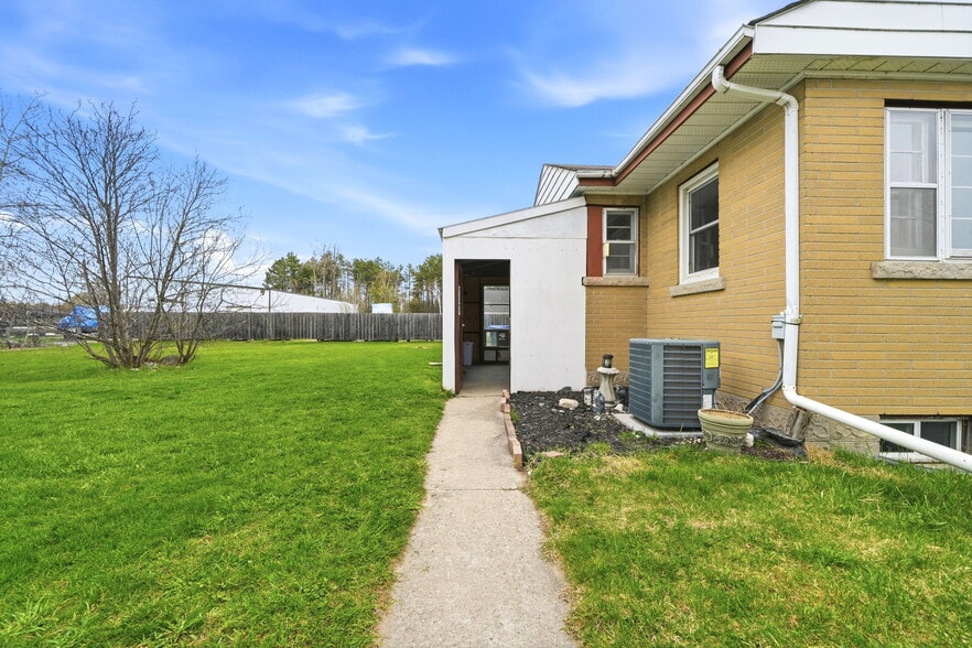 More Photos Of 4142 Stewarts Ln, Severn Flex For Sale