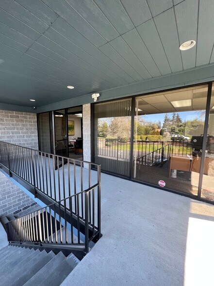 More Photos Of 3214 NE 42nd St, Vancouver Office For Sale