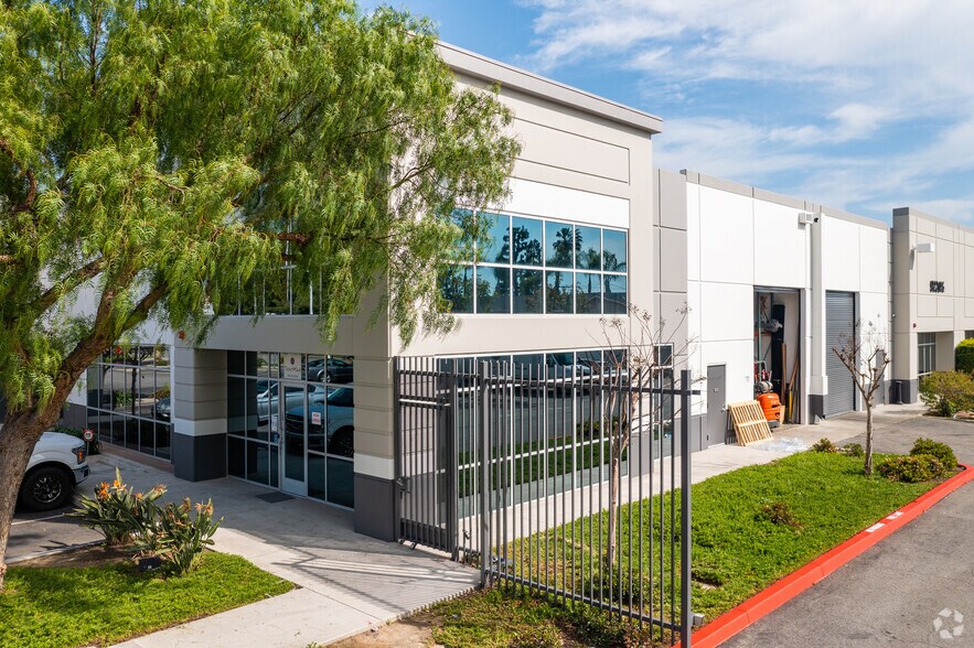 More Photos Of 9220-9268 1/2 Hall Rd, Downey Warehouse For Lease
