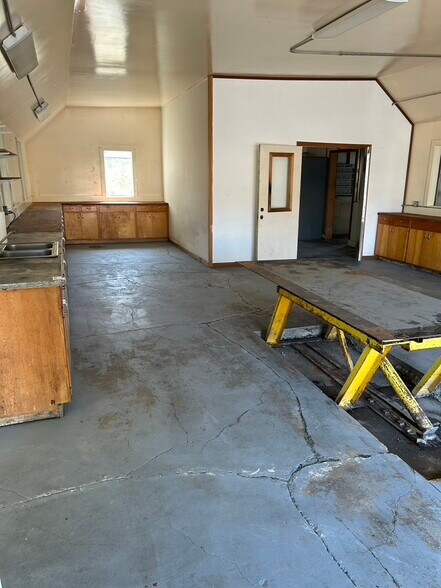 More Photos Of 1485 Foster Ln, Clarkston Industrial For Lease