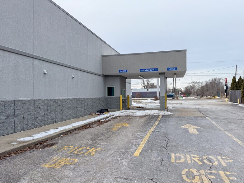 More Photos Of 3521 Corunna Rd, Flint Drugstore For Lease