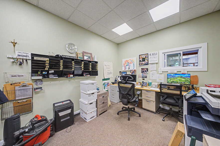 More Photos Of 185 D, New Milford Storefront Retail Office For Lease