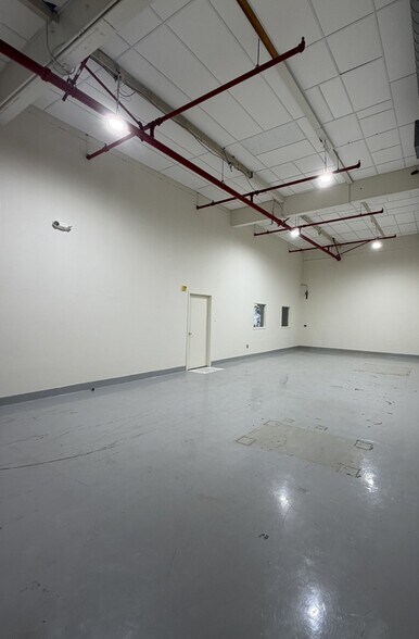 More Photos Of 550 Nuttman St, Santa Clara Light Manufacturing For Sale