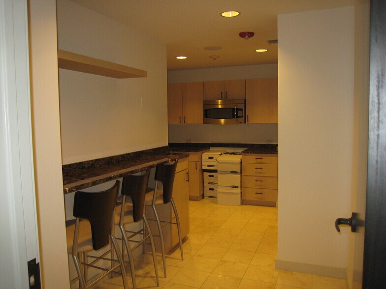 More Photos Of 1680 Michigan Ave, Miami Beach Office For Sale