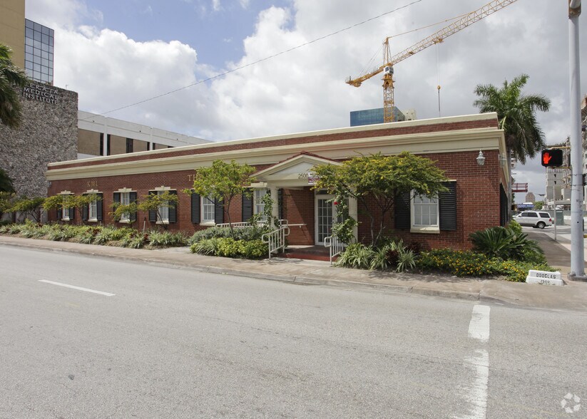 More Photos Of 2500 Douglas Rd, Coral Gables Medical For Lease