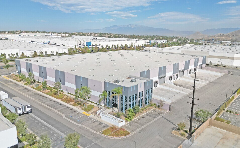 More Photos Of 6250 Sycamore Canyon Blvd, Riverside Warehouse For Lease
