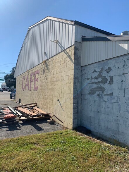 More Photos Of 2801 Lincoln Hwy E, Ronks Restaurant For Sale