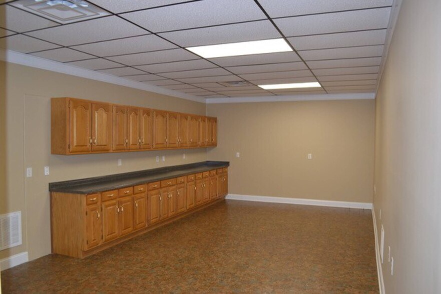 More Photos Of 29 Crestview Dr, Dunlap Loft Creative Space For Sale