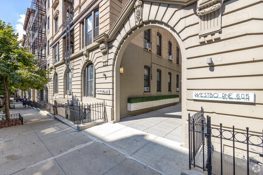 More Photos Of 605 W 137th St, New York Apartments For Lease