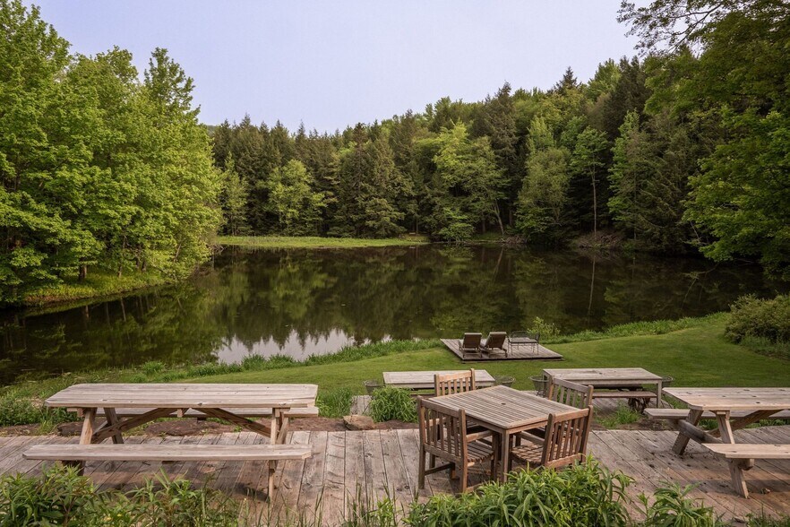 More Photos Of 102 Main St, Jefferson Hotel For Sale