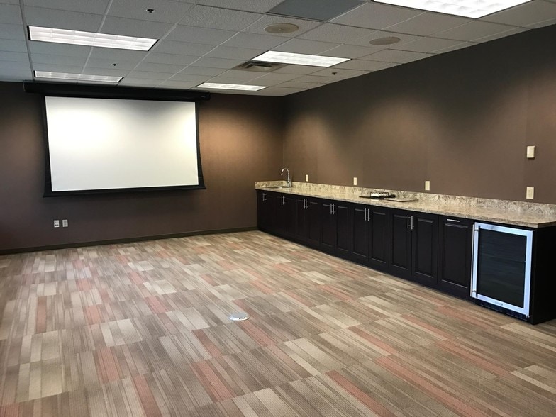 More Photos Of 130 N Cheshire Ln, Minnetonka Office For Lease