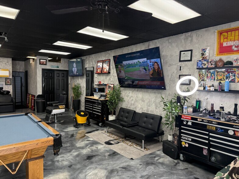 More Photos Of 805-807 W Main St, Blue Springs Storefront Retail Office For Sale