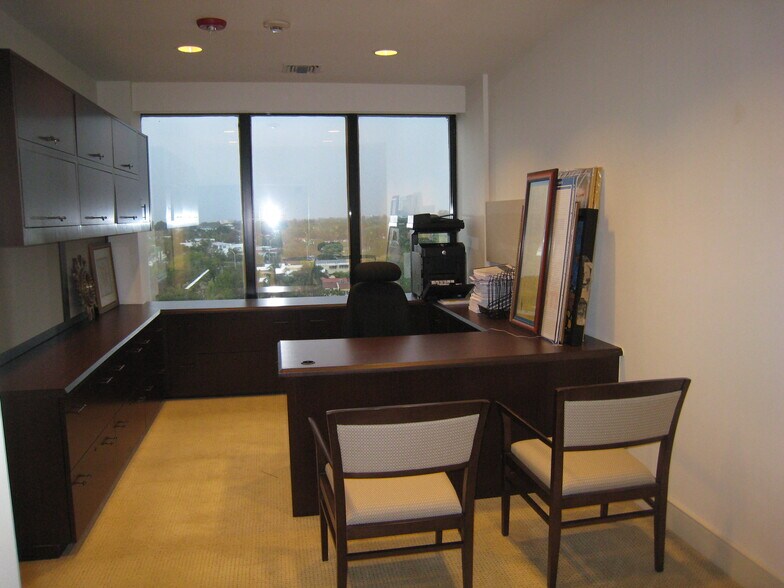 More Photos Of 1680 Michigan Ave, Miami Beach Office For Sale