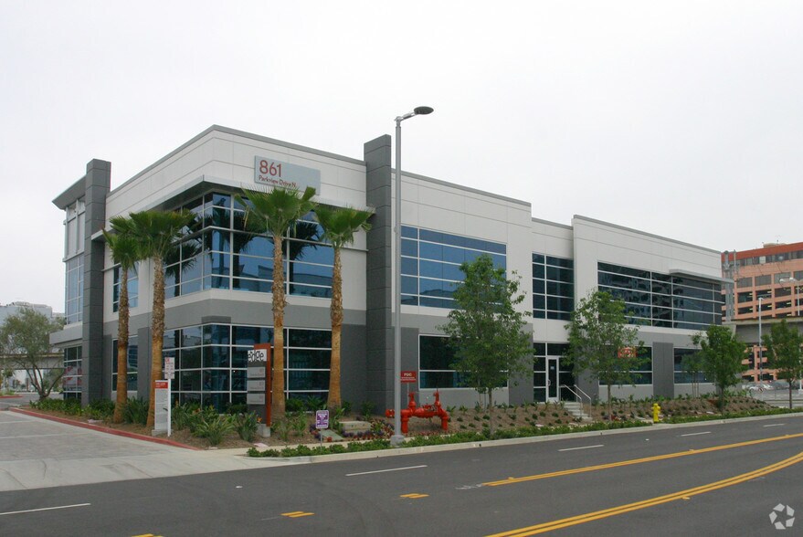 More Photos Of 861-881 Parkview Dr N, El Segundo Office For Lease