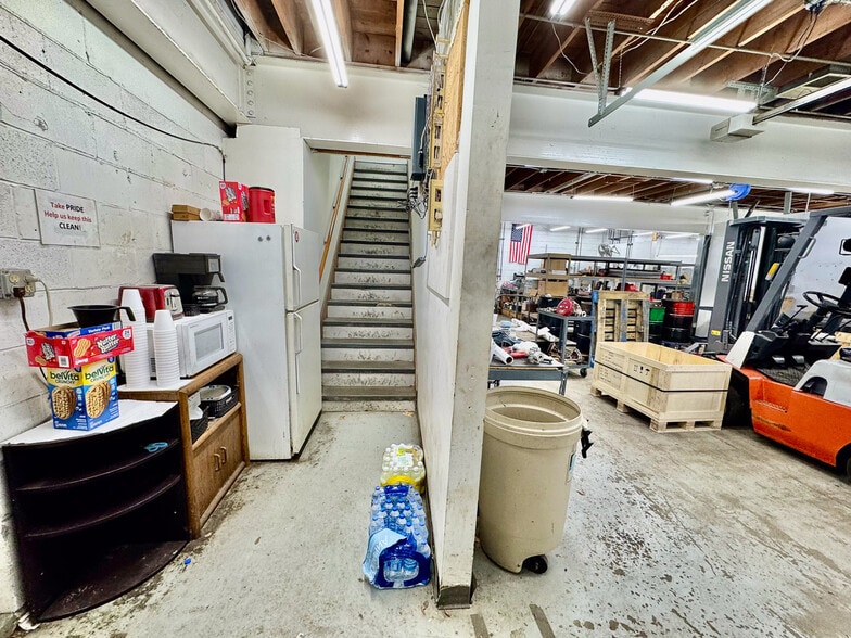 More Photos Of 1050 Triplett Blvd, Akron Warehouse For Sale