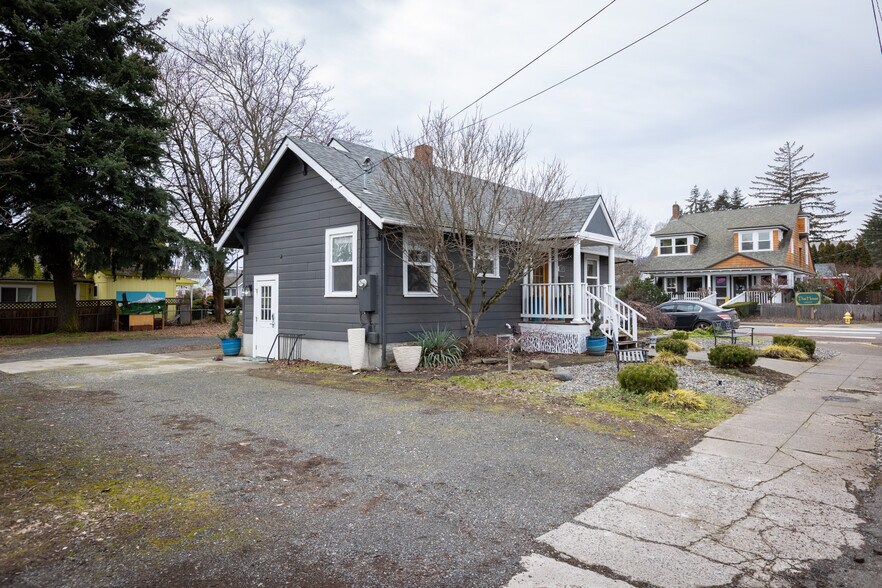 More Photos Of 1215 B St, Hood River Office For Sale