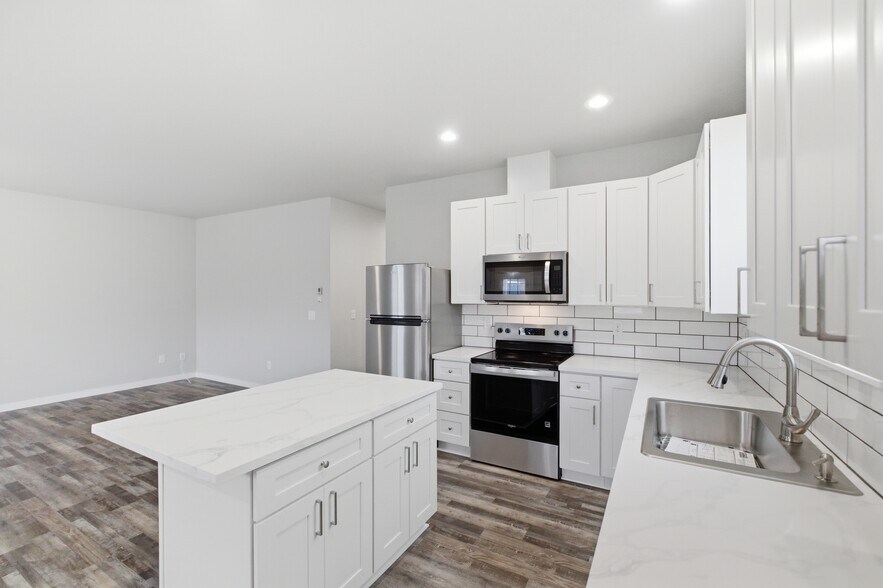 More Photos Of 1230 49th Ave, Sweet Home Multifamily For Sale